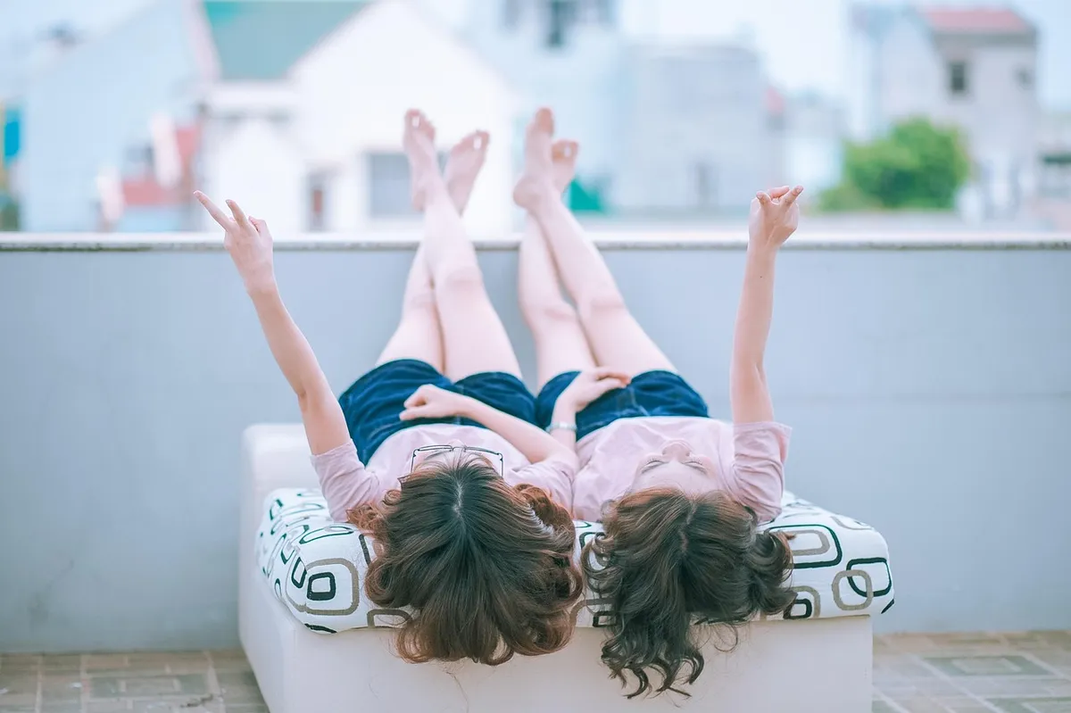 women, best friends, relationship, v sign, hand gesture, happy, couple, twins, siblings, lesbian, homosexual, young, love, together, girlfriend, girls, partner,