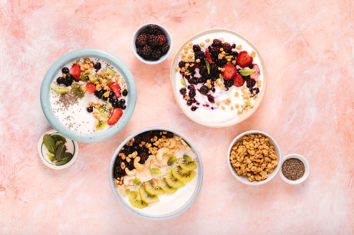 snack bowl con nueces y granola