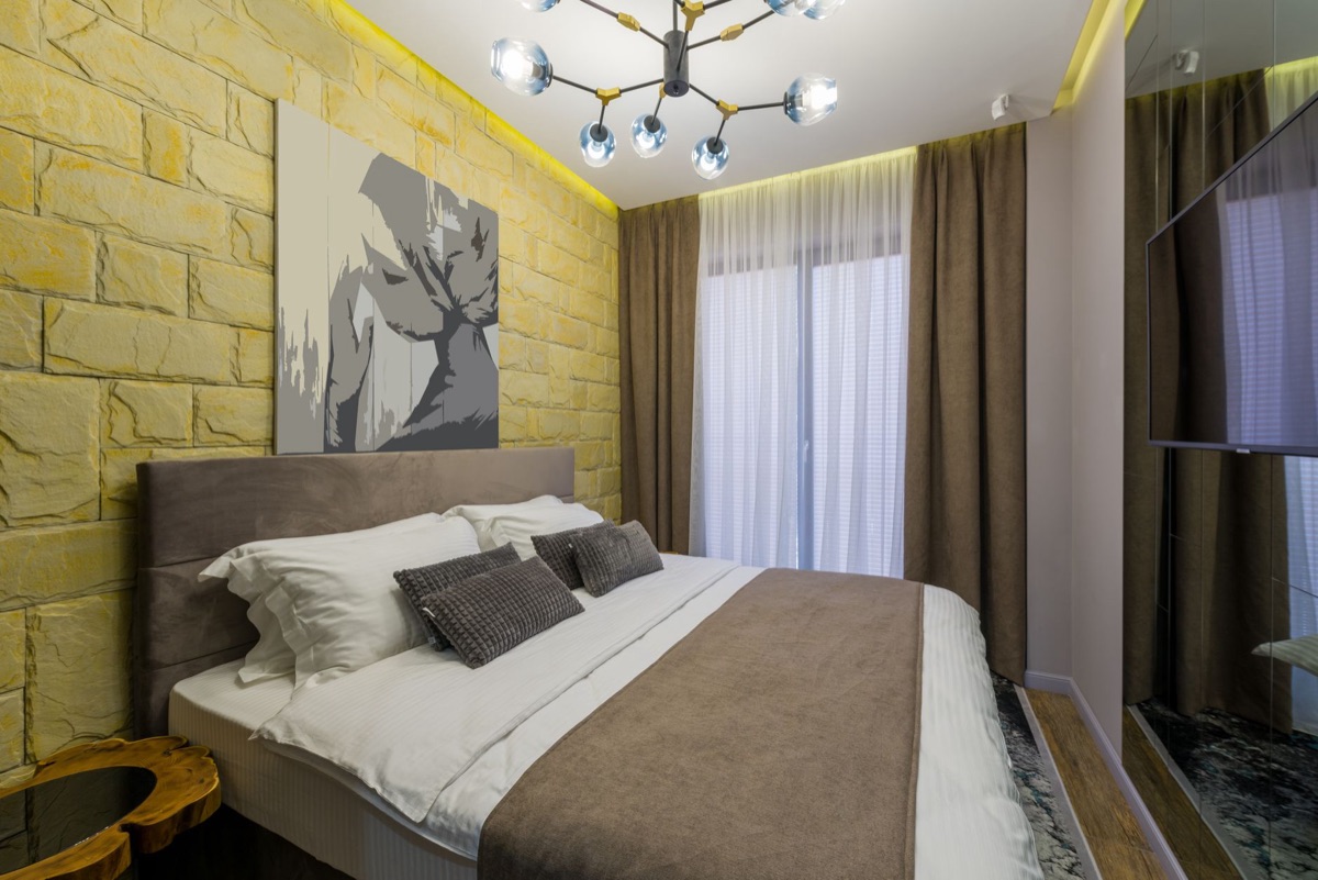 quarto com cortinas de bloqueio de luz