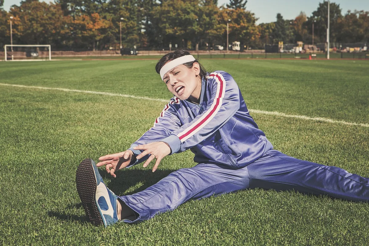 stretching, sports, woman, athlete, fitness, sport, healthy, exercise, workout, young, female, body, lifestyle, training, fit, health, stretch, people, active,